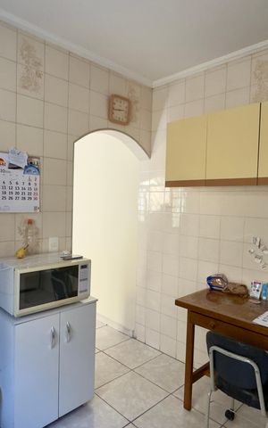 Casa à venda com 480m², 5 quartos e 4 vagas Casa à venda com 480m², 5 quartos e 4 vagasCozinha 2