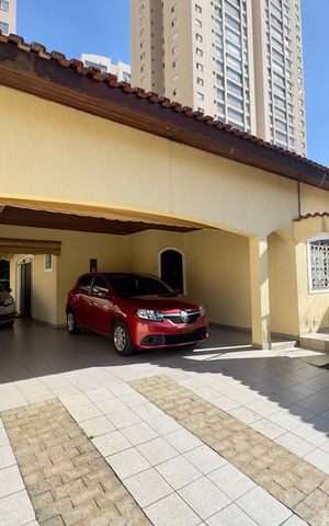Casa à venda com 480m², 5 quartos e 4 vagas Casa à venda com 480m², 5 quartos e 4 vagasGaragem