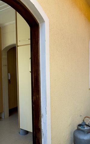 Casa à venda com 480m², 5 quartos e 4 vagas Casa à venda com 480m², 5 quartos e 4 vagasCorredor externo