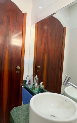 Casa à venda com 480m², 5 quartos e 4 vagas Casa à venda com 480m², 5 quartos e 4 vagasBanheiro 1