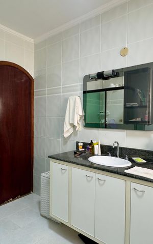 Casa à venda com 480m², 5 quartos e 4 vagas Casa à venda com 480m², 5 quartos e 4 vagasBanheiro 4
