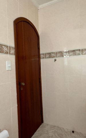 Casa à venda com 480m², 5 quartos e 4 vagas Casa à venda com 480m², 5 quartos e 4 vagasBanheiro 3