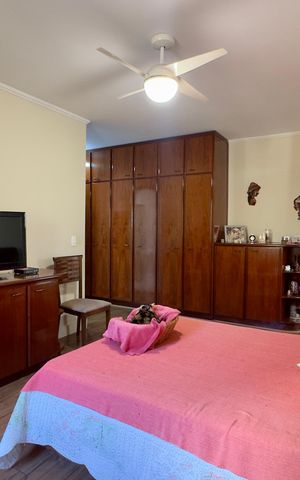 Casa à venda com 480m², 5 quartos e 4 vagas Casa à venda com 480m², 5 quartos e 4 vagasQuarto 2