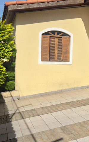 Casa à venda com 480m², 5 quartos e 4 vagas Casa à venda com 480m², 5 quartos e 4 vagasGaragem