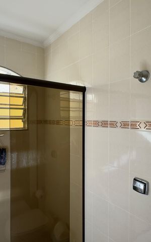 Casa à venda com 480m², 5 quartos e 4 vagas Casa à venda com 480m², 5 quartos e 4 vagasBanheiro 2