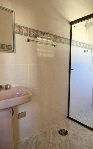 Casa à venda com 480m², 5 quartos e 4 vagas Casa à venda com 480m², 5 quartos e 4 vagasBanheiro 3