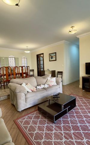 Casa à venda com 480m², 5 quartos e 4 vagas Casa à venda com 480m², 5 quartos e 4 vagasSala