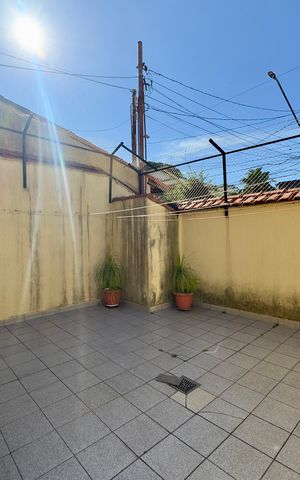 Casa à venda com 480m², 5 quartos e 4 vagas Casa à venda com 480m², 5 quartos e 4 vagasQuintal