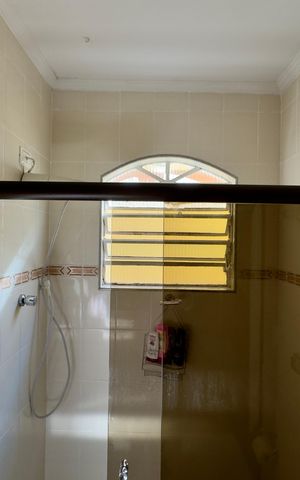 Casa à venda com 480m², 5 quartos e 4 vagas Casa à venda com 480m², 5 quartos e 4 vagasBanheiro 2