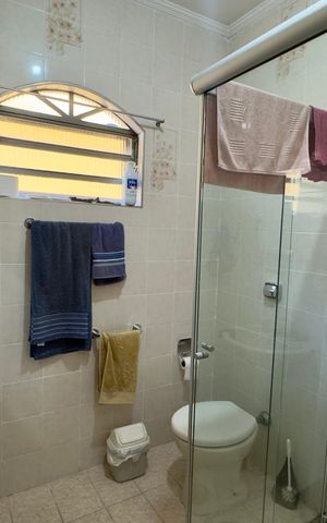 Casa à venda com 480m², 5 quartos e 4 vagas Casa à venda com 480m², 5 quartos e 4 vagasBanheiro 5