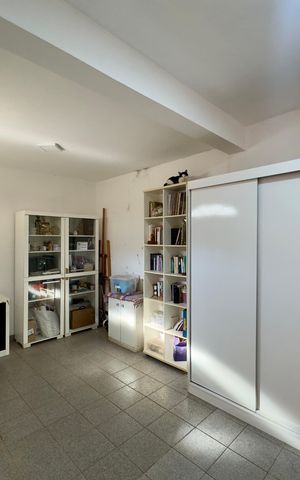 Casa à venda com 480m², 5 quartos e 4 vagas Casa à venda com 480m², 5 quartos e 4 vagasDepósito