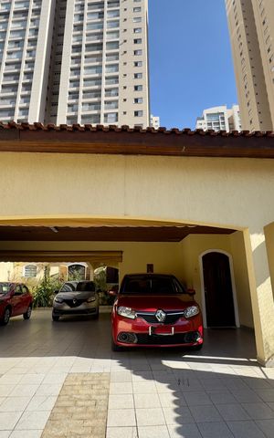Casa à venda com 480m², 5 quartos e 4 vagas Casa à venda com 480m², 5 quartos e 4 vagasGaragem