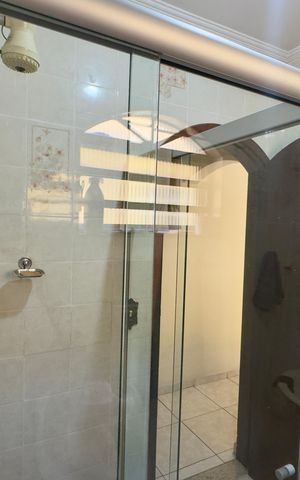 Casa à venda com 480m², 5 quartos e 4 vagas Casa à venda com 480m², 5 quartos e 4 vagasBanheiro 5