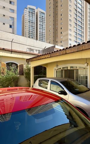 Casa à venda com 480m², 5 quartos e 4 vagas Casa à venda com 480m², 5 quartos e 4 vagasGaragem