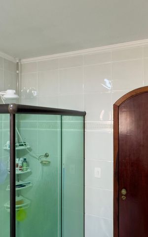 Casa à venda com 480m², 5 quartos e 4 vagas Casa à venda com 480m², 5 quartos e 4 vagasBanheiro 4