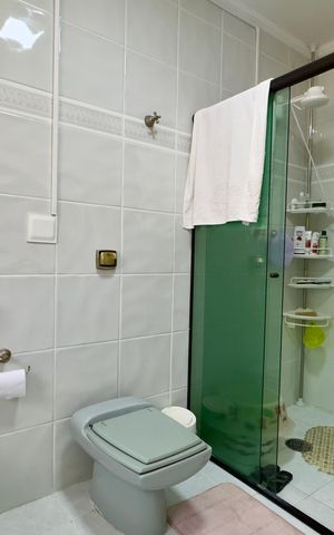 Casa à venda com 480m², 5 quartos e 4 vagas Casa à venda com 480m², 5 quartos e 4 vagasBanheiro 4