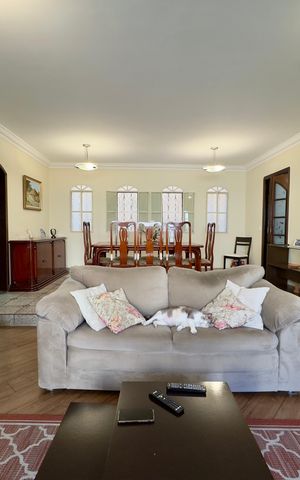 Casa à venda com 480m², 5 quartos e 4 vagas Casa à venda com 480m², 5 quartos e 4 vagasSala