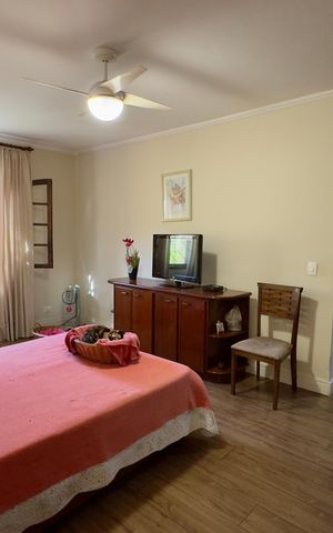 Casa à venda com 480m², 5 quartos e 4 vagas Casa à venda com 480m², 5 quartos e 4 vagasQuarto 2