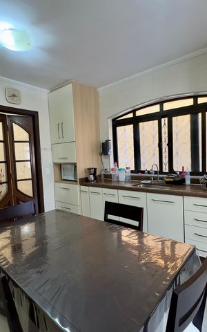 Casa à venda com 480m², 5 quartos e 4 vagas Casa à venda com 480m², 5 quartos e 4 vagasCozinha