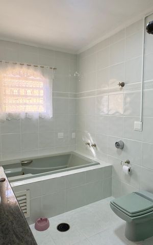 Casa à venda com 480m², 5 quartos e 4 vagas Casa à venda com 480m², 5 quartos e 4 vagasc