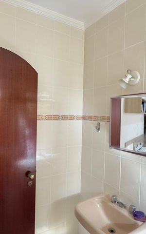 Casa à venda com 480m², 5 quartos e 4 vagas Casa à venda com 480m², 5 quartos e 4 vagasBanheiro 2