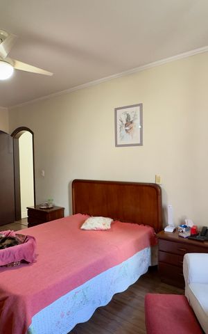 Casa à venda com 480m², 5 quartos e 4 vagas Casa à venda com 480m², 5 quartos e 4 vagasQuarto 2