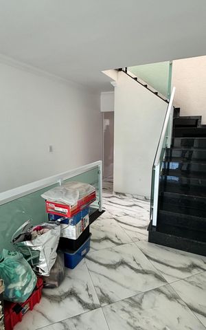 Casa à venda com 95m², 3 quartos e 2 vagasSala