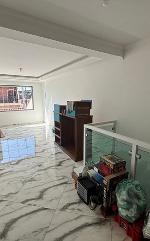 Casa à venda com 95m², 3 quartos e 2 vagasSala