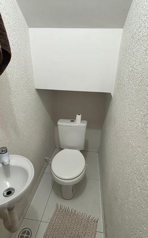 Casa à venda com 95m², 3 quartos e 2 vagasBanheiro