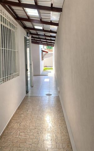 Casa à venda com 140m², 3 quartos e 4 vagas Casa à venda com 140m², 3 quartos e 4 vagasCorredor