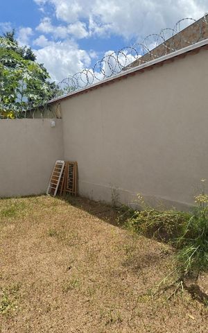 Casa à venda com 140m², 3 quartos e 4 vagas Casa à venda com 140m², 3 quartos e 4 vagasÁrea externa