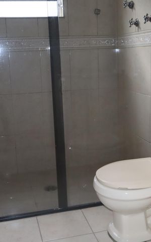 Casa à venda com 250m², 3 quartos e 2 vagasBanheiro 1