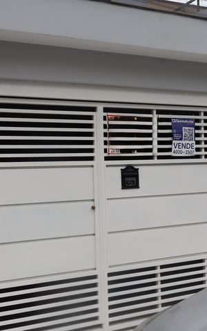 Casa à venda com 250m², 3 quartos e 2 vagasPortão e fachada