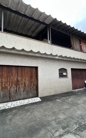Casa à venda com 220m², 3 quartos e 3 vagasFachada