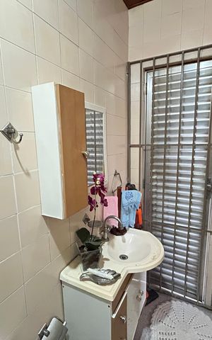 Casa à venda com 220m², 3 quartos e 3 vagasBanheiro da Suíte