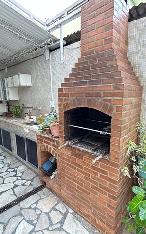 Casa à venda com 220m², 3 quartos e 3 vagasChurrasqueira