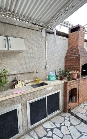Casa à venda com 220m², 3 quartos e 3 vagasChurrasqueira
