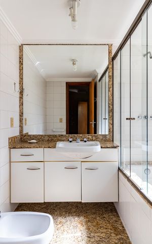 Apartamento à venda com 155m², 4 quartos e 2 vagas Apartamento à venda com 155m², 4 quartos e 2 vagasBanheiro da Suíte 1