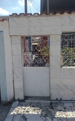 Casa para alugar com 40m², 2 quartos e sem vaga Casa para alugar com 40m², 2 quartos e sem vagaFachada