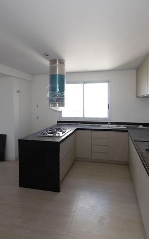 Apartamento à venda com 199m², 4 quartos e 3 vagas Apartamento à venda com 199m², 4 quartos e 3 vagasCozinha