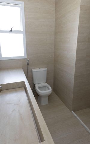 Apartamento à venda com 199m², 4 quartos e 3 vagas Apartamento à venda com 199m², 4 quartos e 3 vagasBanheiro da Suíte 1