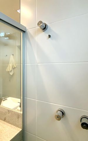 Apartamento à venda com 106m², 3 quartos e 3 vagas Apartamento à venda com 106m², 3 quartos e 3 vagasBanheiro da Suíte 2