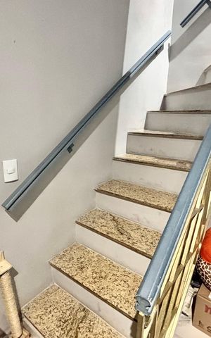 Casa à venda com 50m², 2 quartos e 1 vagaEscada