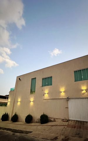 Casa para alugar com 200m², 4 quartos e 1 vaga Casa para alugar com 200m², 4 quartos e 1 vagaFachada