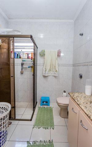 Casa à venda com 280m², 3 quartos e 3 vagasBanheiro suite