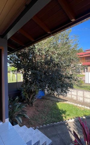 Casa à venda com 170m², 4 quartos e 4 vagas
