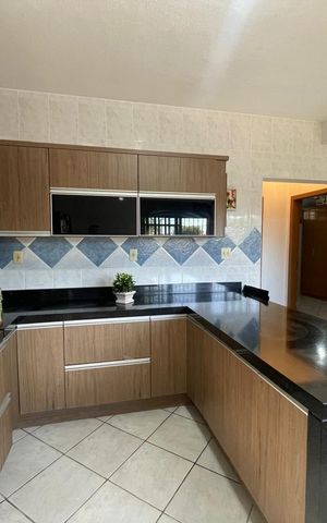 Casa à venda com 170m², 4 quartos e 4 vagas