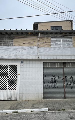 Casa à venda com 250m², 5 quartos e 6 vagas Casa à venda com 250m², 5 quartos e 6 vagasFachada