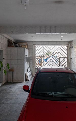 Casa à venda com 250m², 5 quartos e 6 vagas Casa à venda com 250m², 5 quartos e 6 vagasGaragem