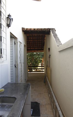 Casa à venda com 220m², 4 quartos e 2 vagasÁrea de Serviço